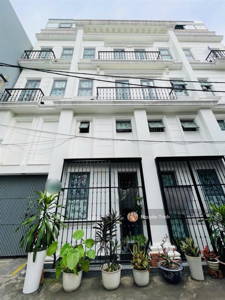 Bán chdv cao cấp 4 lầu đường ôtô thông, khu dân trí, cho thuê 90 triệu/tháng. dt 200m2 ngang 14m