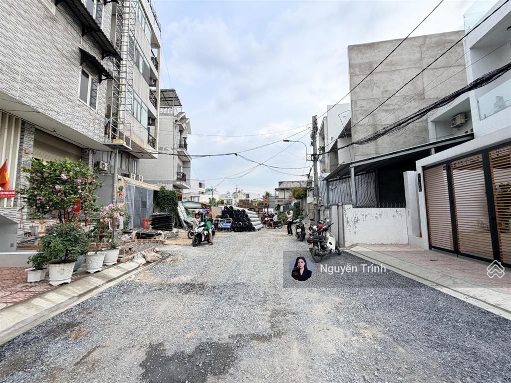 Đất chuẩn đẹp, full thổ cư thông ra kha vạn cân, đường rộng 10m, xây dựng 1 hầm 6 tầng, vuông vức