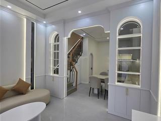 Bán nhà 4 tầng ngay tttp, cách đường cửu long chỉ 20m, cách biển chỉ 5 phút