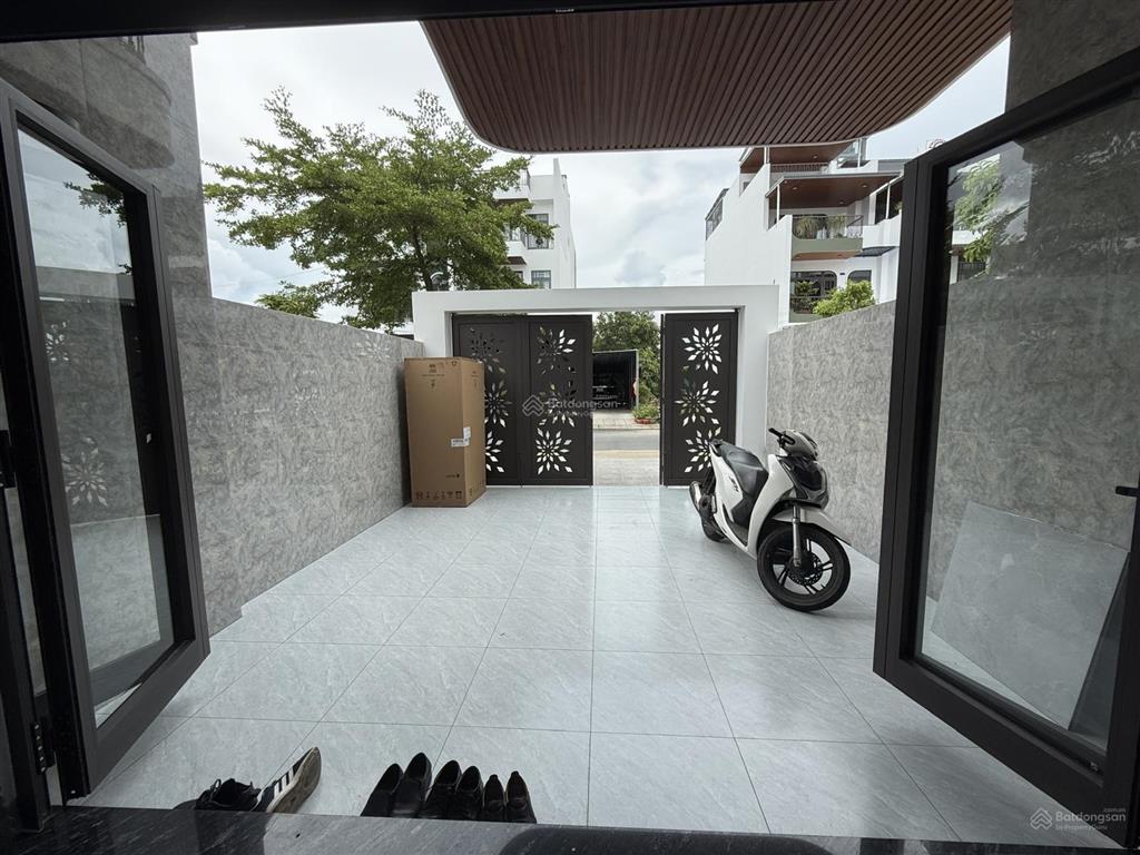 Cần bán nhà đẹp mới leng keng gói 4 thái xuân kđt mỹ gia, nhà có thang máy thuộc p. nam nha trang