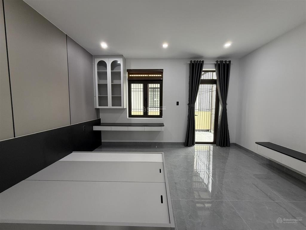 Cần bán nhà đẹp mới leng keng gói 4 thái xuân kđt mỹ gia, nhà có thang máy thuộc p. nam nha trang