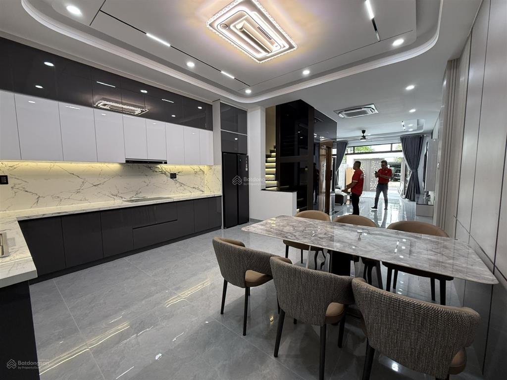Cần bán nhà đẹp mới leng keng gói 4 thái xuân kđt mỹ gia, nhà có thang máy thuộc p. nam nha trang