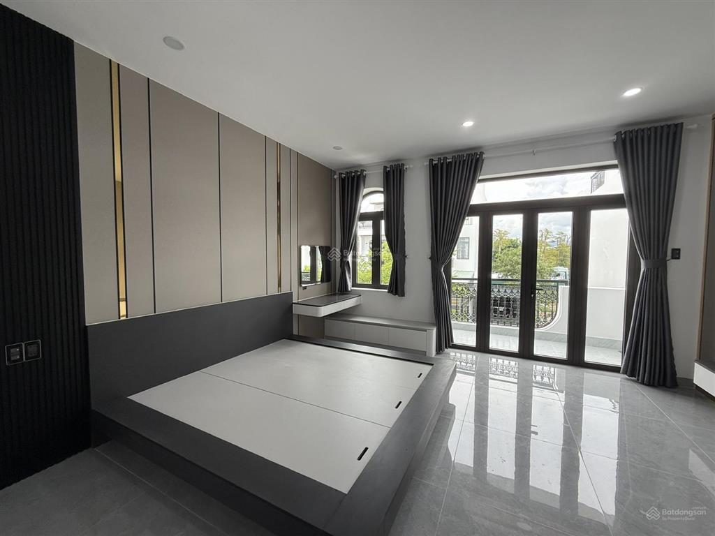 Cần bán nhà đẹp mới leng keng gói 4 thái xuân kđt mỹ gia, nhà có thang máy thuộc p. nam nha trang