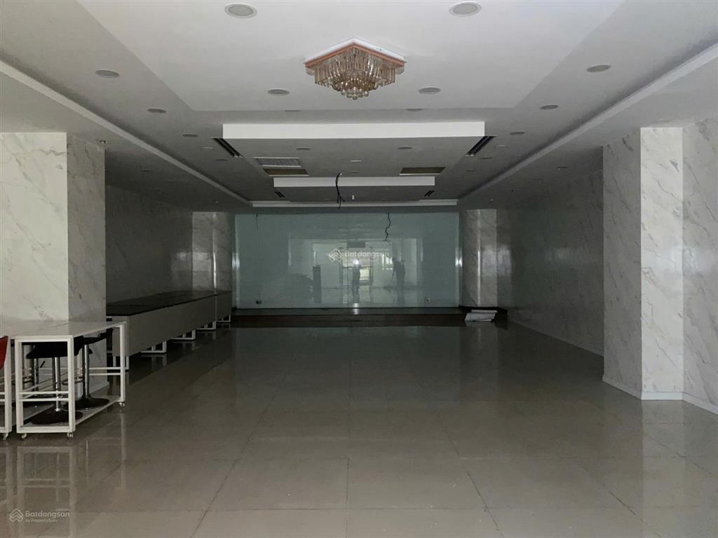 Cho thuê mặt bằng tầng lửng 1.350m² gala center hoàng văn thụ