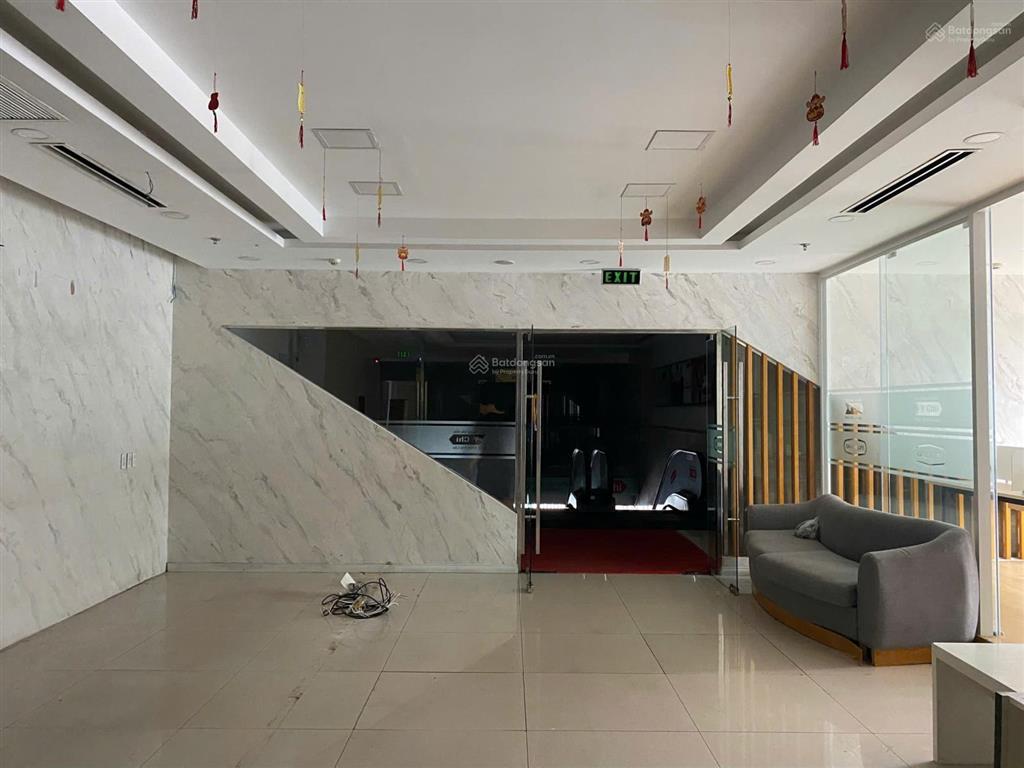 Cho thuê mặt bằng tầng lửng 1.350m² gala center hoàng văn thụ
