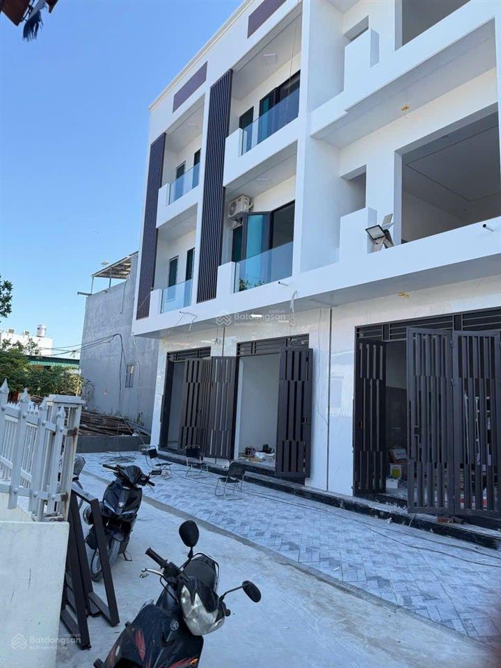 Nhà đẹp đón tết tại thiên hương
chào bán 5/7 căn nhà đang hoàn thiện nhà xây thiết kế hiện đại