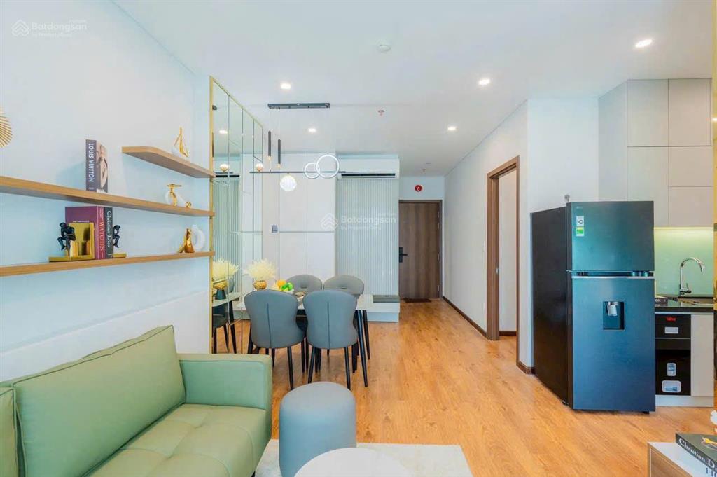 Căn hộ 2pn nội thất liền tường cao cấp, 65m2, giá 2,8 tỷ, cách biển 700m, sổ hồng lâu dài.