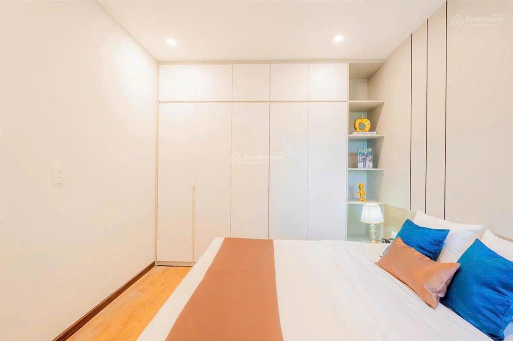 Căn hộ 2pn nội thất liền tường cao cấp, 65m2, giá 2,8 tỷ, cách biển 700m, sổ hồng lâu dài.