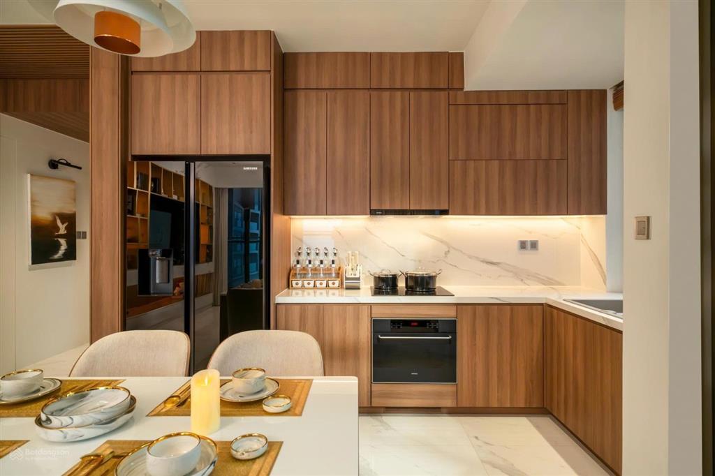 Căn hộ 2pn nội thất liền tường cao cấp, 65m2, giá 2,8 tỷ, cách biển 700m, sổ hồng lâu dài.