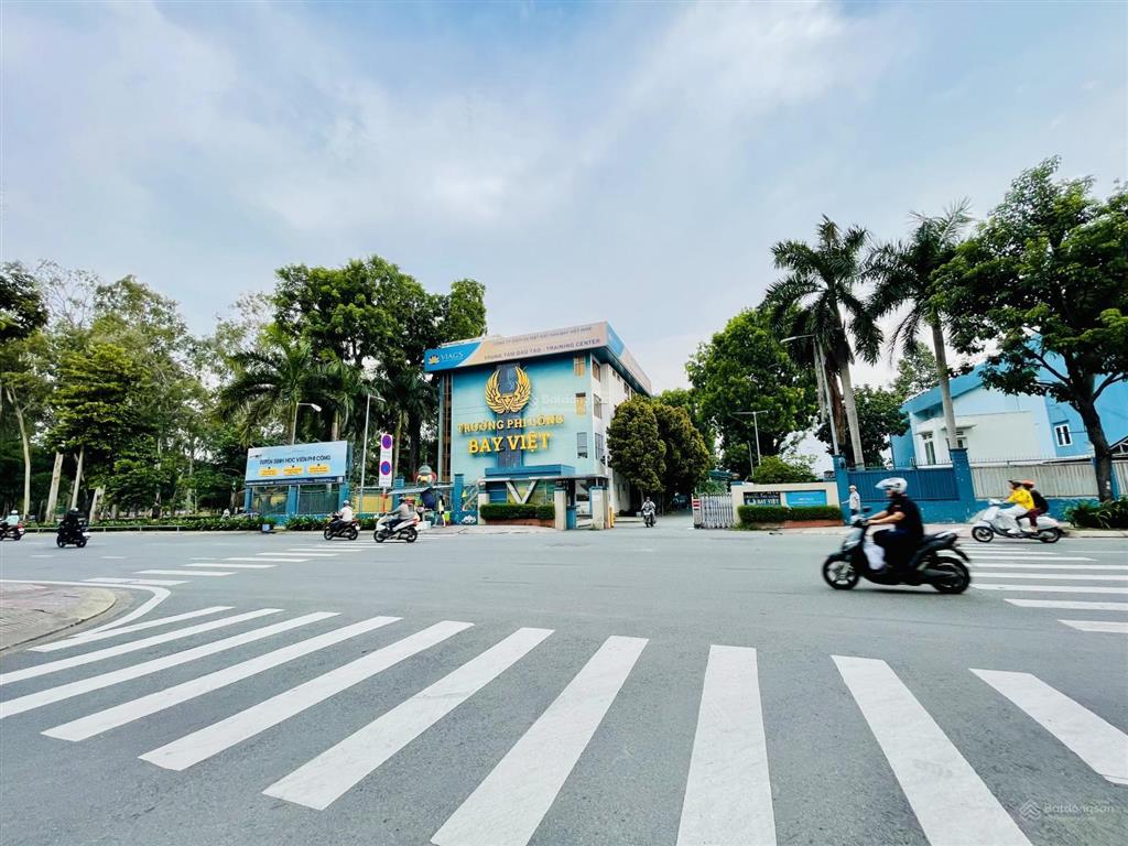 Đất xây chdv cạnh sân bay, đường 6m, nhỉnh 140tr/m2