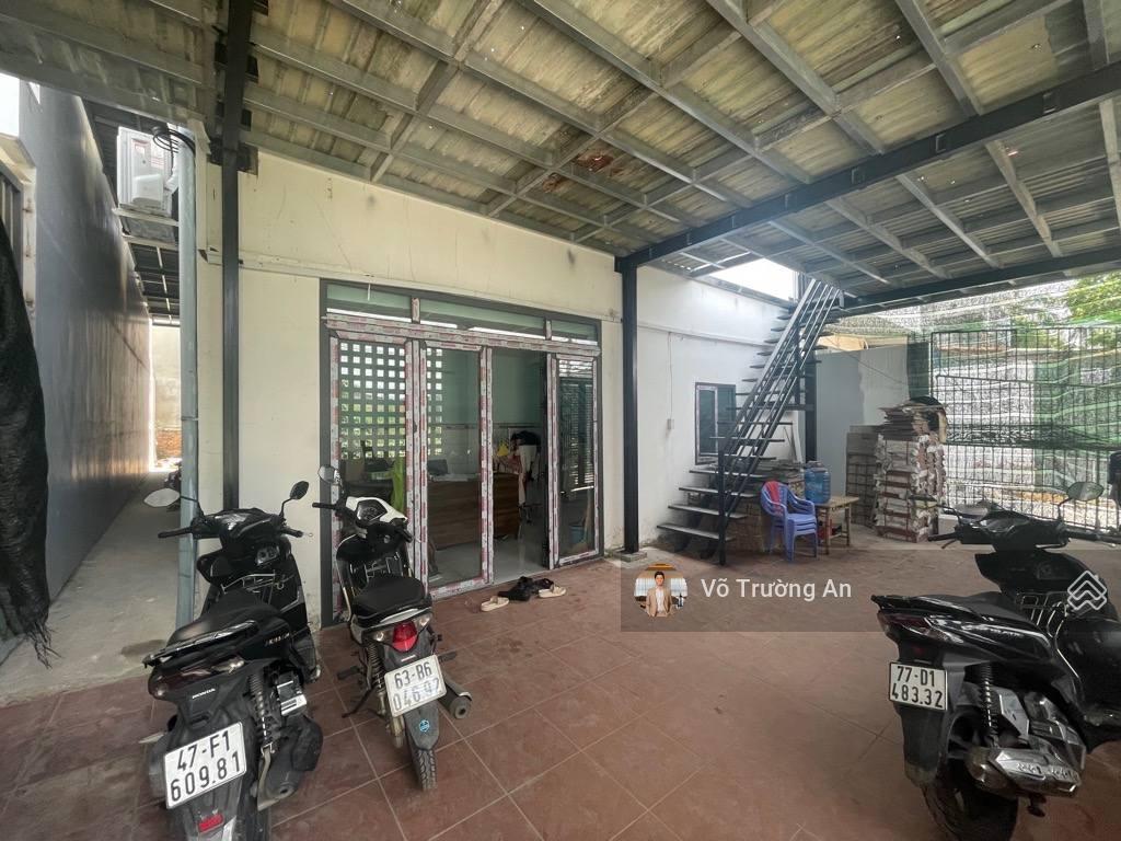 Dãy trọ dtsd 250m2 (10 x 25m)  70tr mỗi tháng  đường rộng 8m  gần phạm văn đồng, thủ đức