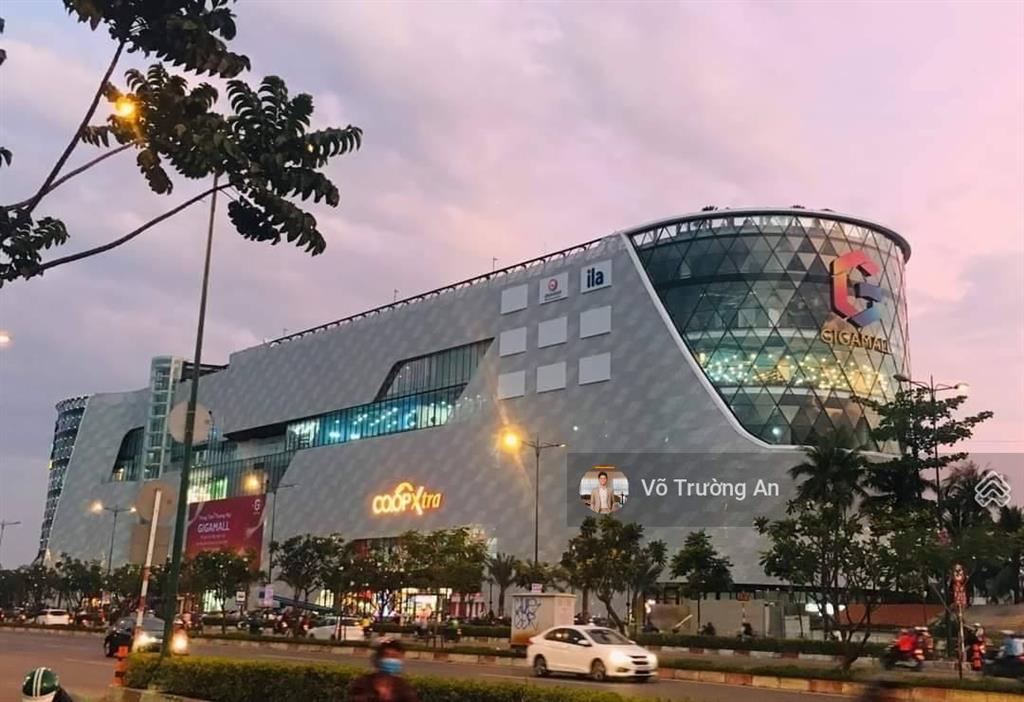 Dãy trọ dtsd 250m2 (10 x 25m)  70tr mỗi tháng  đường rộng 8m  gần phạm văn đồng, thủ đức
