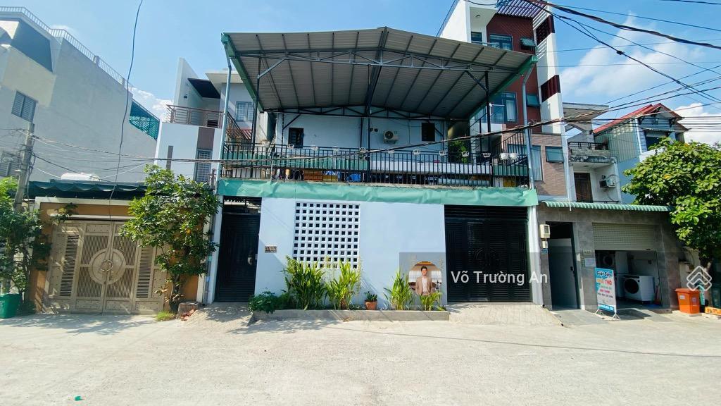 Dãy trọ dtsd 250m2 (10 x 25m)  70tr mỗi tháng  đường rộng 8m  gần phạm văn đồng, thủ đức