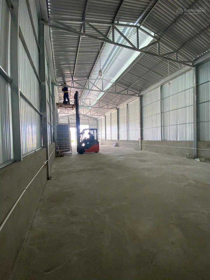 Cho thuê kho gần biển nguyễn tất thành. đường 7.5m khu vực xe lưu thông thoải mái