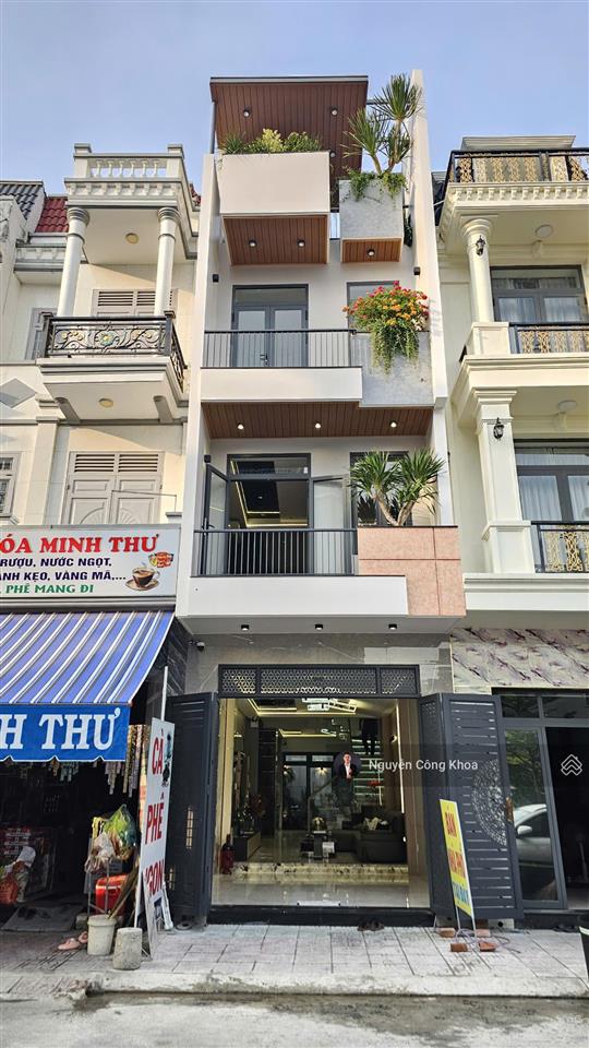 Bán nhà hoàn công, full nội thất, đường chính gần chợ phú phong 300m, p.bình chuẩn, tp.thuận an