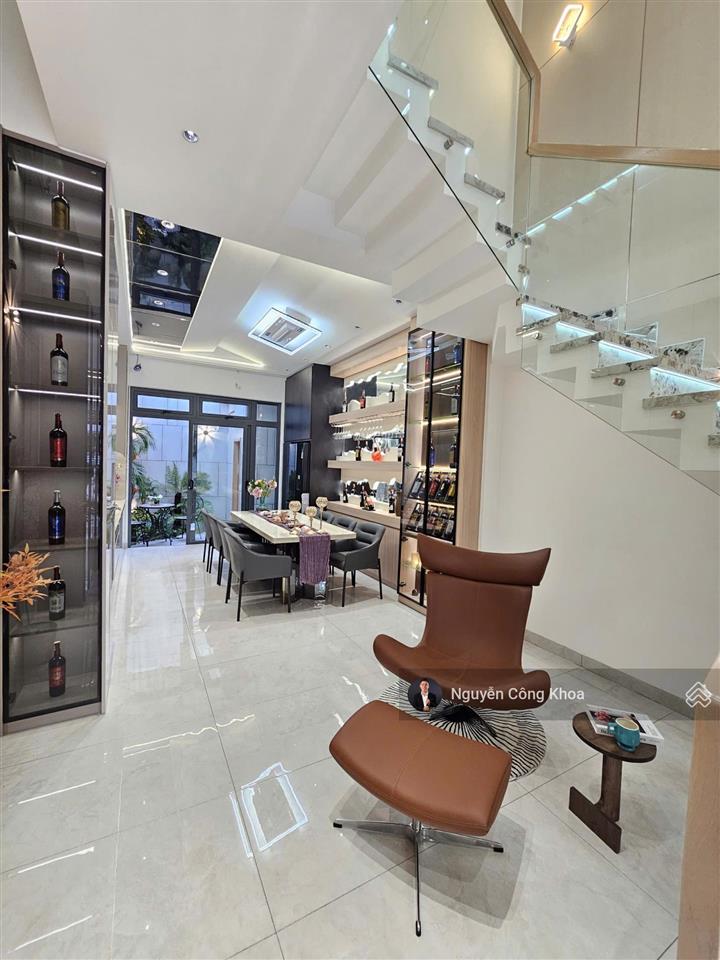 Bán nhà hoàn công, full nội thất, đường chính gần chợ phú phong 300m, p.bình chuẩn, tp.thuận an