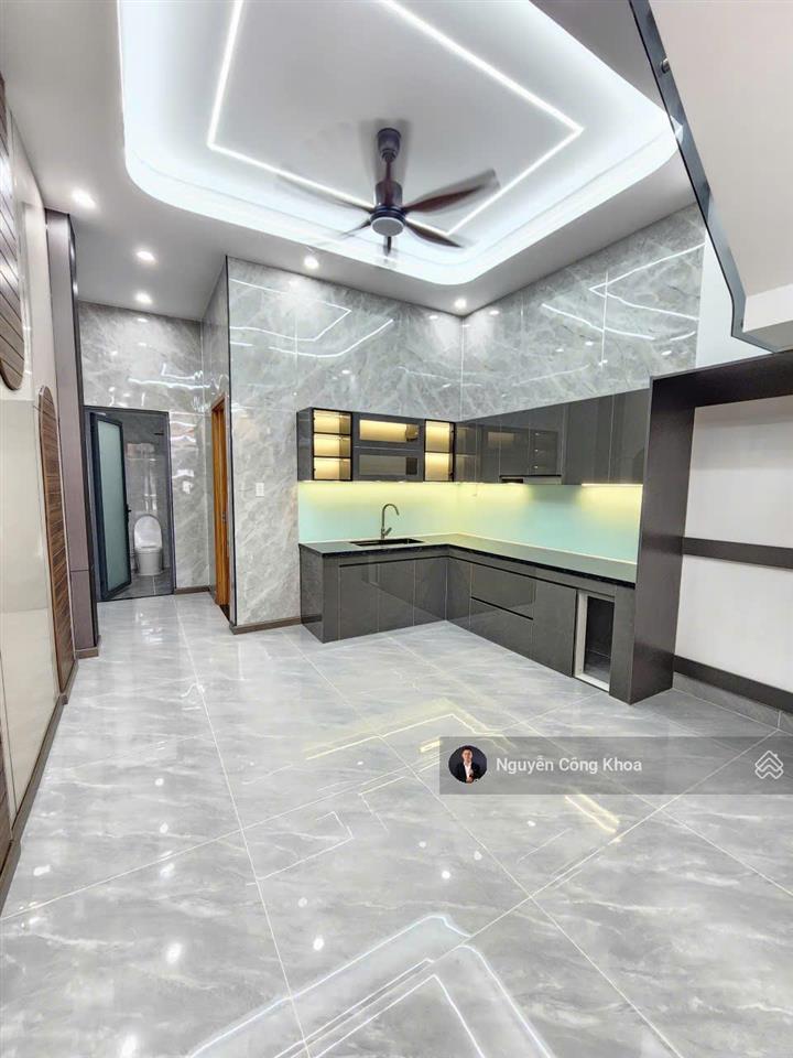 Bán nhà đúc 3 tấm, 5 phòng ngủ, gần aeon mall 1,5km, p.thuận giao, tp.thuận an