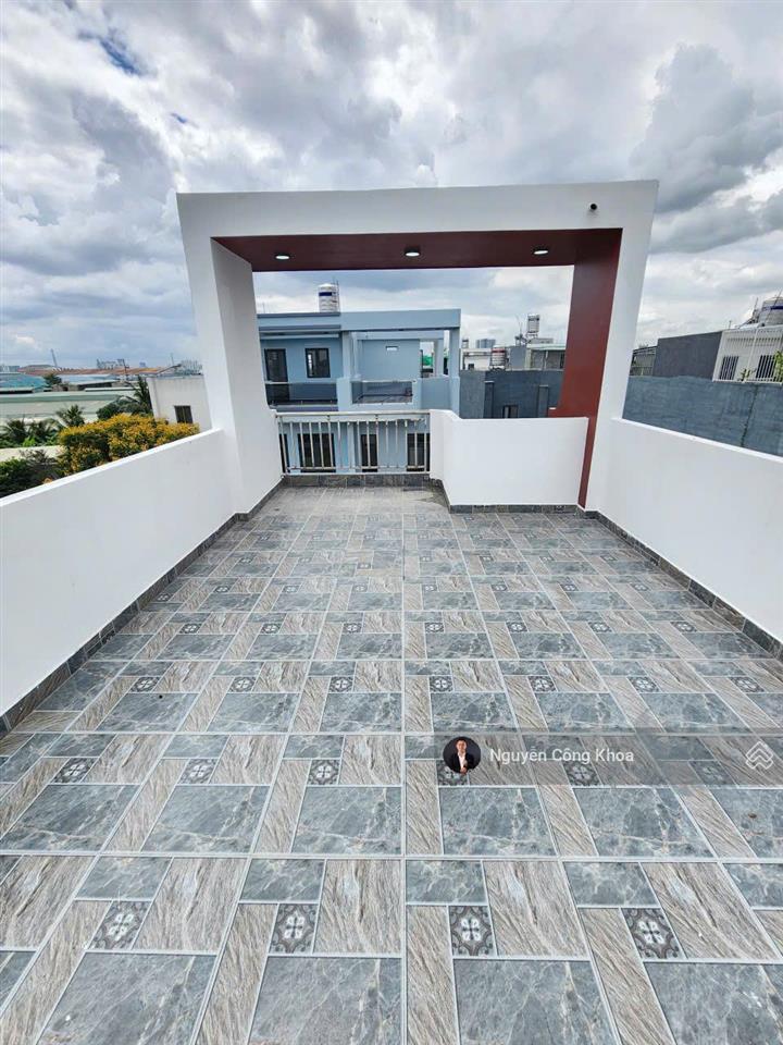 Bán nhà đúc 3 tấm, 5 phòng ngủ, gần aeon mall 1,5km, p.thuận giao, tp.thuận an