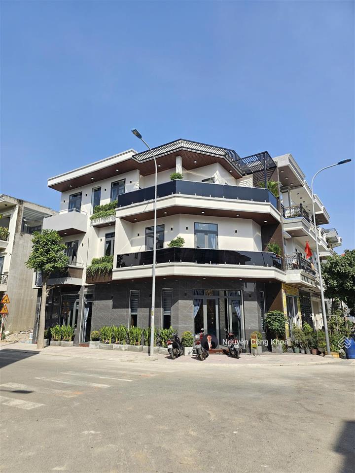 Bán nhà 2 mặt tiền có nội thất, 4 phòng ngủ, gần giáo xứ bà trà 600m, p. bình chuẩn, tp. thuận an