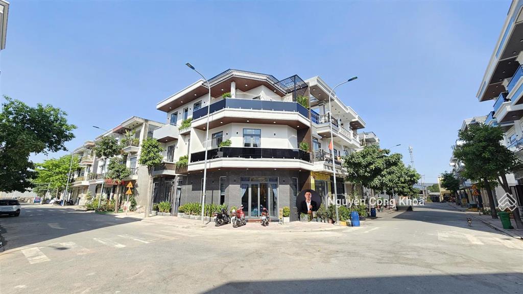 Bán nhà 2 mặt tiền có nội thất, 4 phòng ngủ, gần giáo xứ bà trà 600m, p. bình chuẩn, tp. thuận an