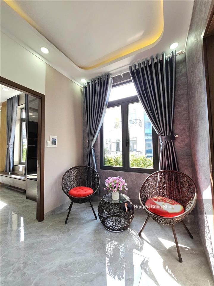 Bán nhà 2 mặt tiền có nội thất, 4 phòng ngủ, gần giáo xứ bà trà 600m, p. bình chuẩn, tp. thuận an