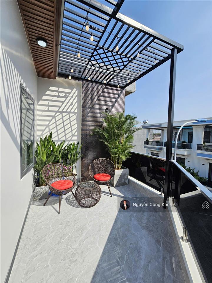 Bán nhà 2 mặt tiền có nội thất, 4 phòng ngủ, gần giáo xứ bà trà 600m, p. bình chuẩn, tp. thuận an