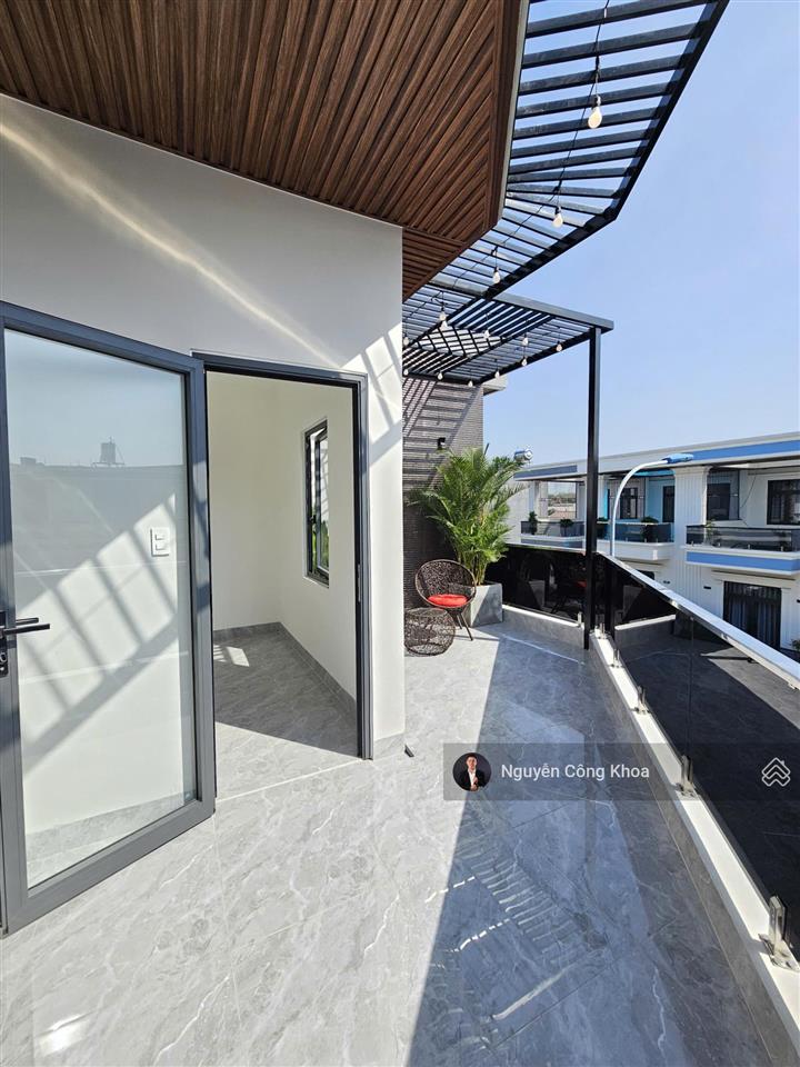 Bán nhà 2 mặt tiền có nội thất, 4 phòng ngủ, gần giáo xứ bà trà 600m, p. bình chuẩn, tp. thuận an