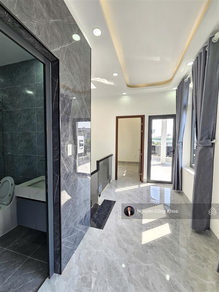 Bán nhà 2 mặt tiền có nội thất, 4 phòng ngủ, gần giáo xứ bà trà 600m, p. bình chuẩn, tp. thuận an