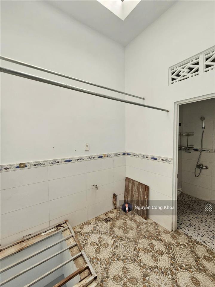 Bán nhà có sân ô tô, 3 phòng rộng rãi, kdc gần chợ thành nam 150m, p.an phú, tp.thuận an