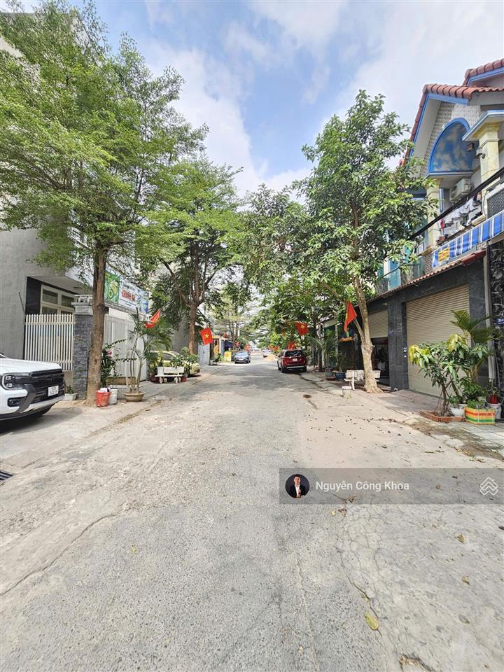 Bán nhà có sân ô tô, 3 phòng rộng rãi, kdc gần chợ thành nam 150m, p.an phú, tp.thuận an