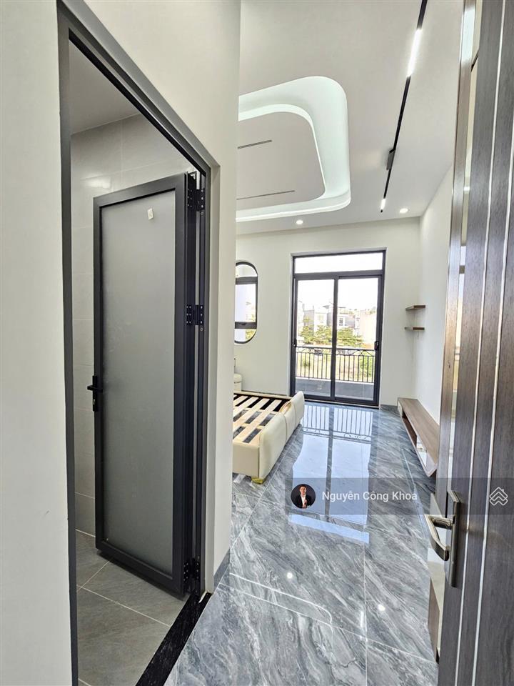 Bán nhà đúc 3 tấm sân thượng, phòng ngủ dưới, kdc gần chợ phú phong 500m, p.bình chuẩn, tp.thuận an