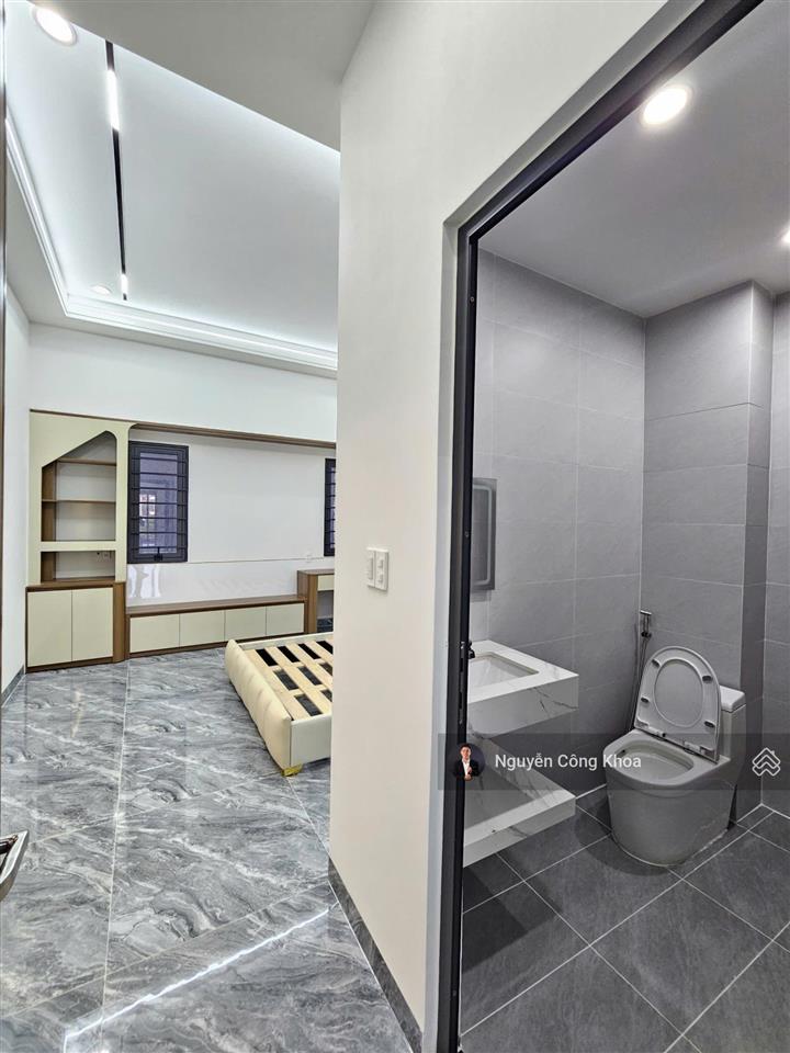 Bán nhà đúc 3 tấm sân thượng, phòng ngủ dưới, kdc gần chợ phú phong 500m, p.bình chuẩn, tp.thuận an