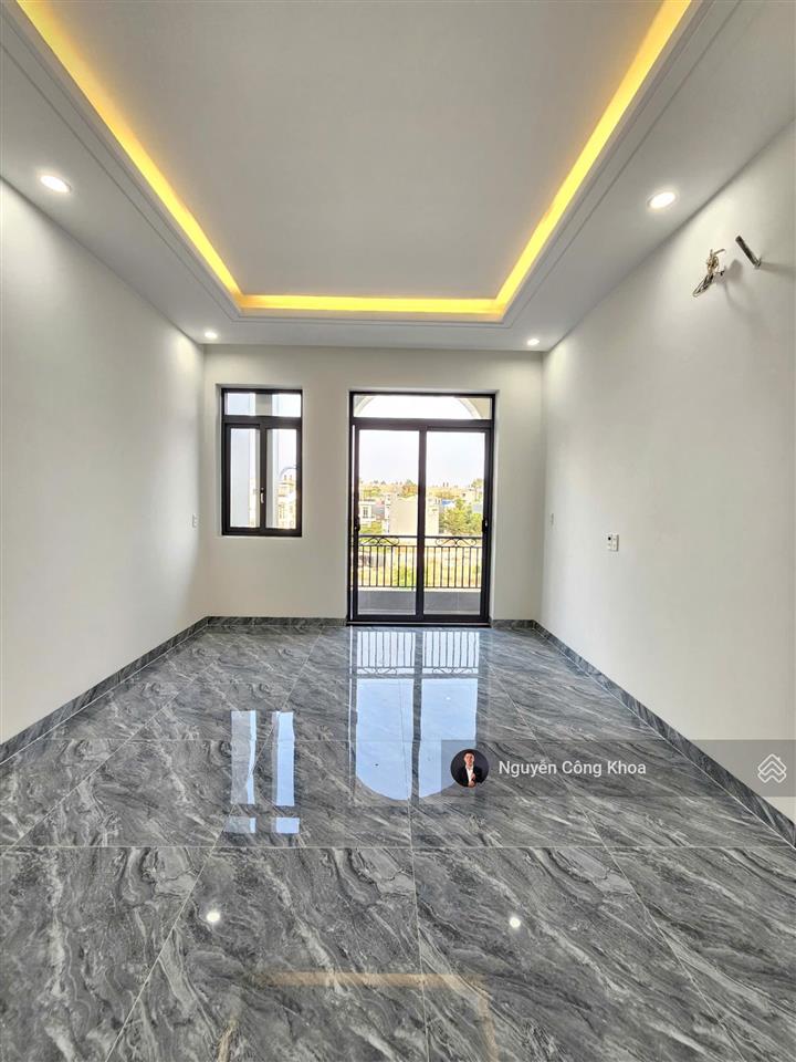 Bán nhà đúc 3 tấm sân thượng, phòng ngủ dưới, kdc gần chợ phú phong 500m, p.bình chuẩn, tp.thuận an