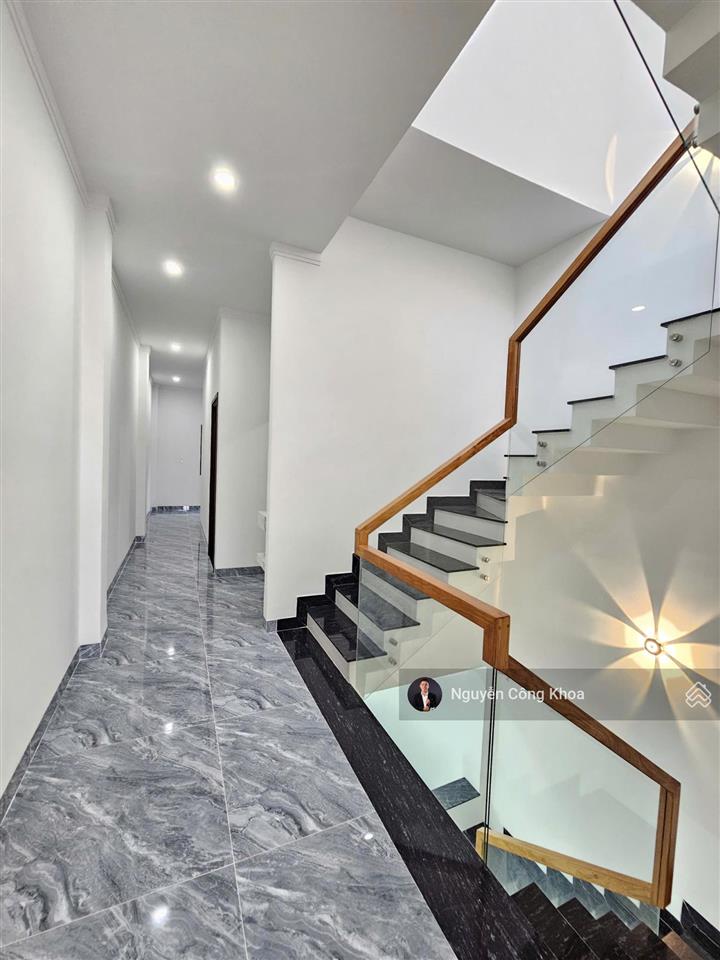 Bán nhà đúc 3 tấm sân thượng, phòng ngủ dưới, kdc gần chợ phú phong 500m, p.bình chuẩn, tp.thuận an