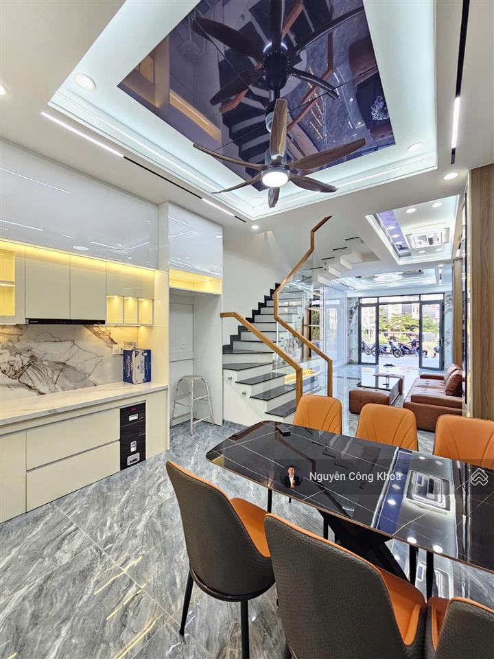 Bán nhà đúc 3 tấm sân thượng, phòng ngủ dưới, kdc gần chợ phú phong 500m, p.bình chuẩn, tp.thuận an