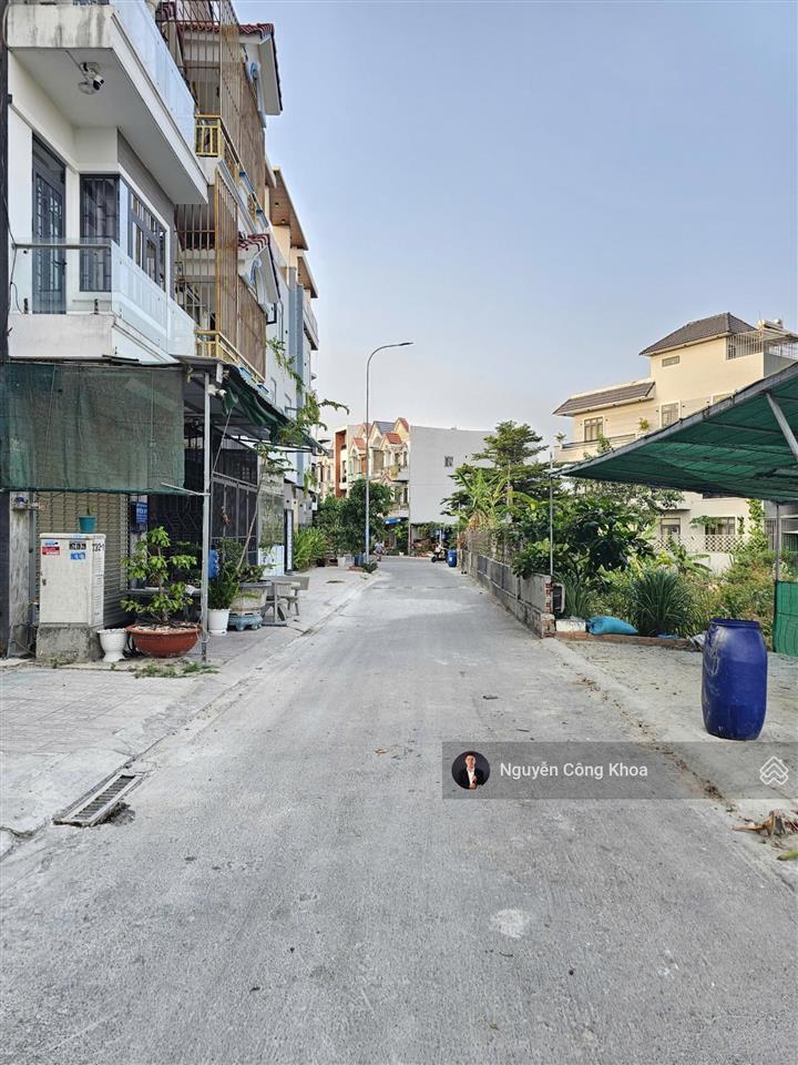 Bán nhà đúc 3 tấm sân thượng, phòng ngủ dưới, kdc gần chợ phú phong 500m, p.bình chuẩn, tp.thuận an