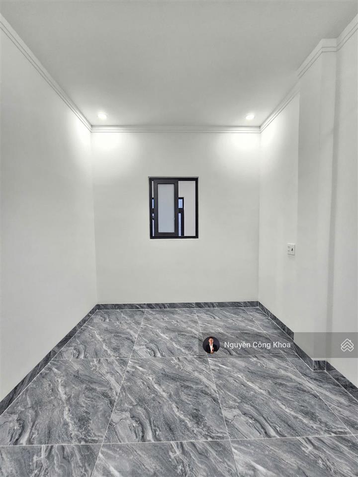 Bán nhà đúc 3 tấm sân thượng, phòng ngủ dưới, kdc gần chợ phú phong 500m, p.bình chuẩn, tp.thuận an