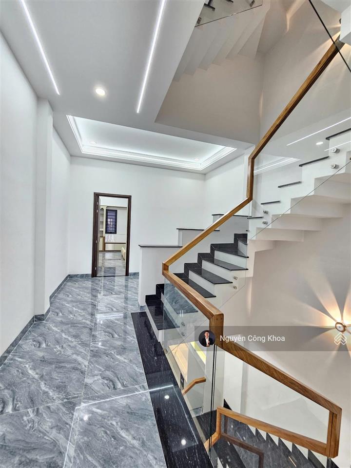 Bán nhà đúc 3 tấm sân thượng, phòng ngủ dưới, kdc gần chợ phú phong 500m, p.bình chuẩn, tp.thuận an