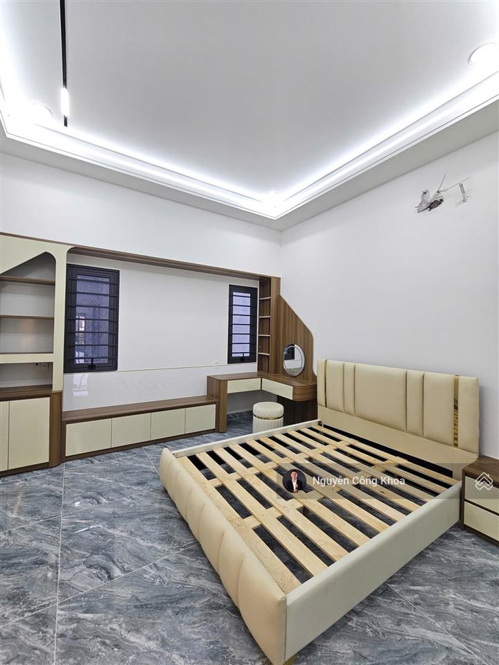 Bán nhà đúc 3 tấm sân thượng, phòng ngủ dưới, kdc gần chợ phú phong 500m, p.bình chuẩn, tp.thuận an