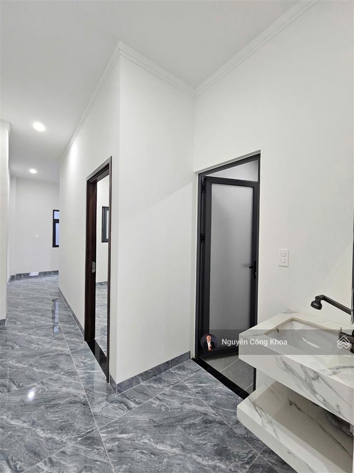 Bán nhà đúc 3 tấm sân thượng, phòng ngủ dưới, kdc gần chợ phú phong 500m, p.bình chuẩn, tp.thuận an