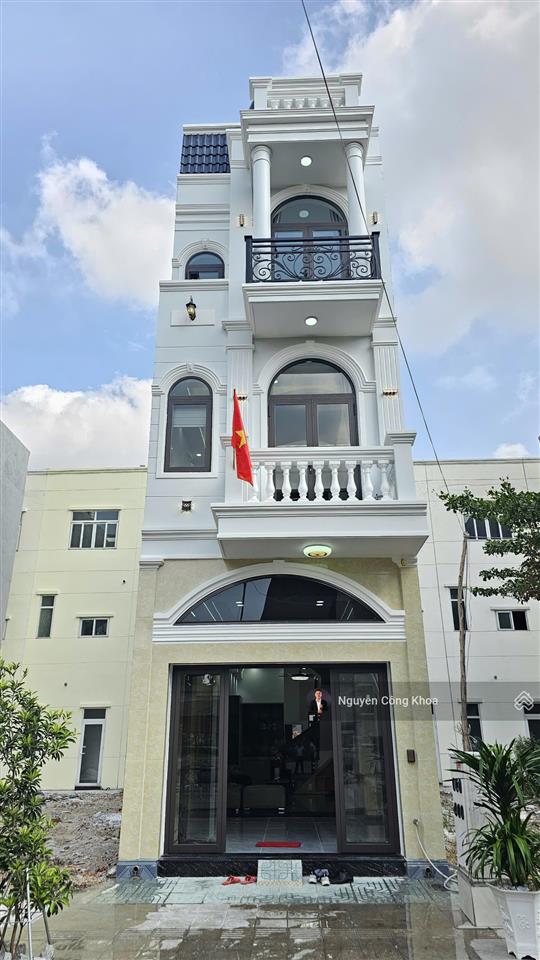 Bán nhà đúc 3 tấm, hoàn công, 4 phòng ngủ, kdc gần vincom 1,5km, p.tân đông hiệp, tp.dĩ an