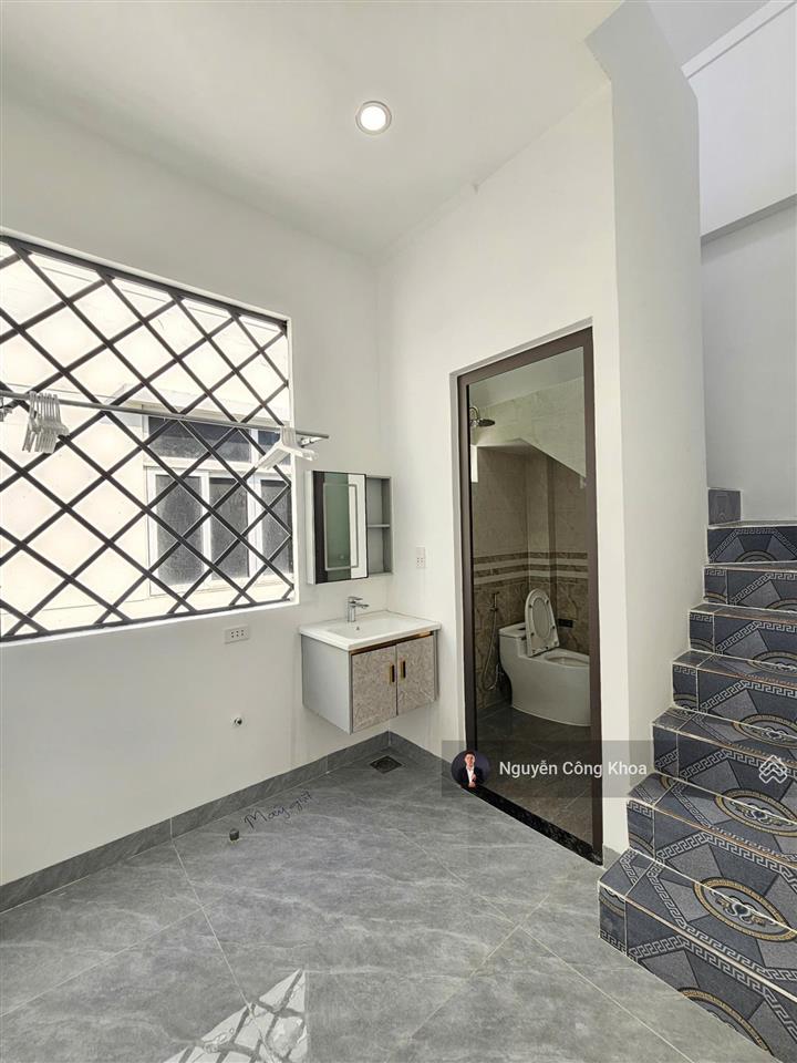 Bán nhà đúc 3 tấm, hoàn công, 4 phòng ngủ, kdc gần vincom 1,5km, p.tân đông hiệp, tp.dĩ an