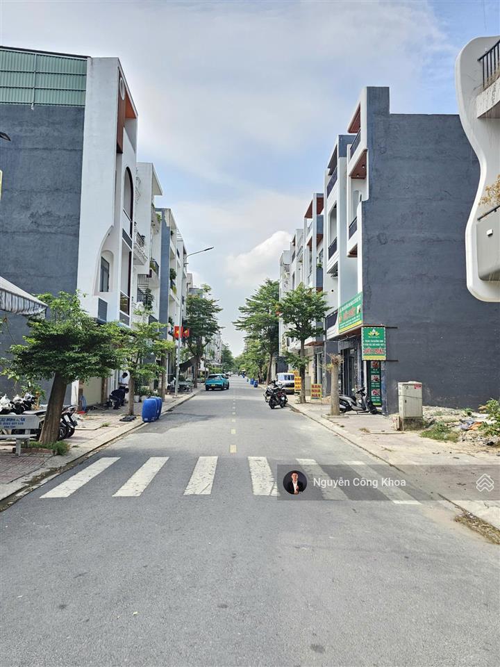 Bán nhà 2 mặt tiền, 4 phòng ngủ, hoàn công, kdc gần chợ phú phong 200m, p.bình chuẩn, tp.thuận an