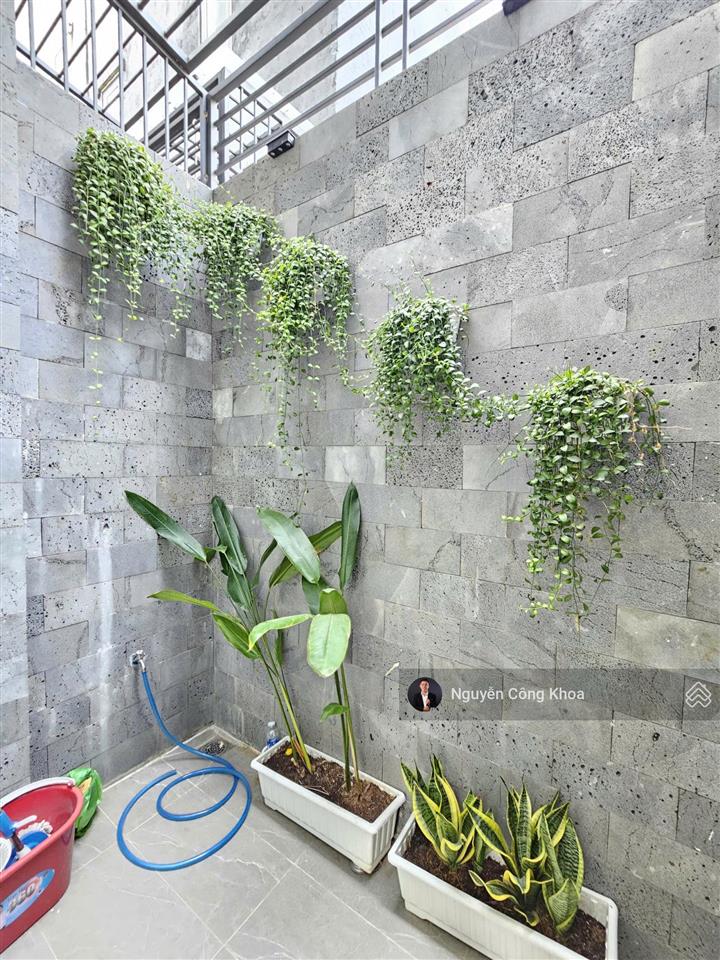 Bán nhà 2 mặt tiền, 4 phòng ngủ, hoàn công, kdc gần chợ phú phong 200m, p.bình chuẩn, tp.thuận an