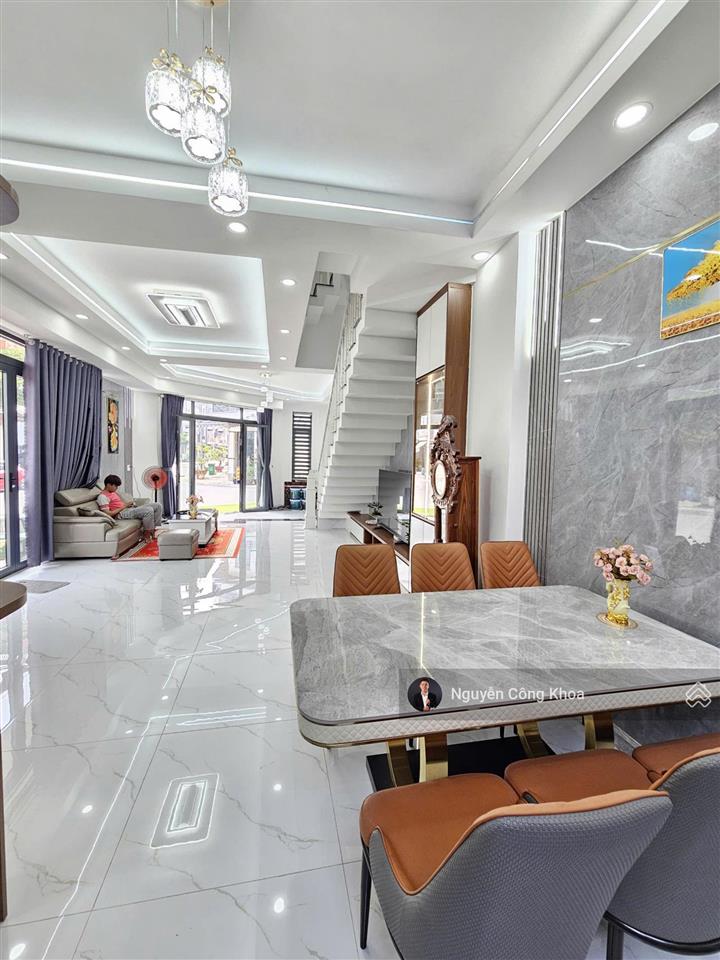 Bán nhà 2 mặt tiền, 4 phòng ngủ, hoàn công, kdc gần chợ phú phong 200m, p.bình chuẩn, tp.thuận an