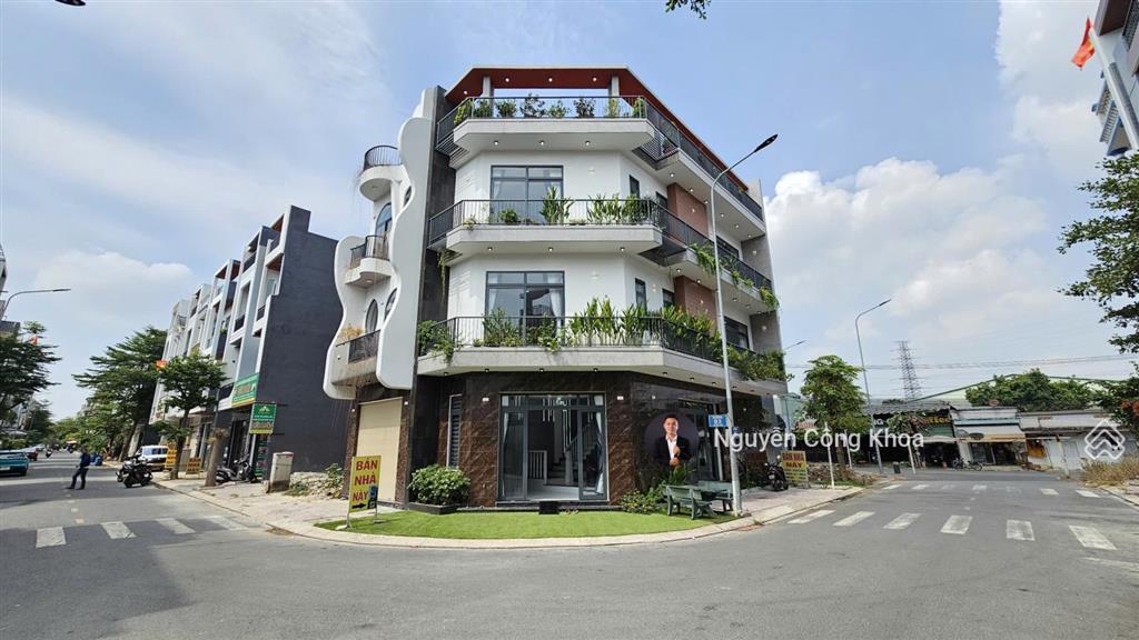 Bán nhà 2 mặt tiền, 4 phòng ngủ, hoàn công, kdc gần chợ phú phong 200m, p.bình chuẩn, tp.thuận an