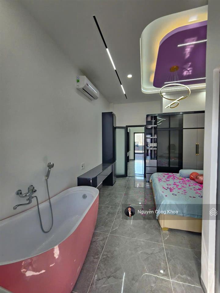 Bán nhà đúc 3 tấm, hoàn công, 4 phòng ngủ, kdc gần giáo xứ bà trà 500m, p.bình chuẩn, tp.thuận an