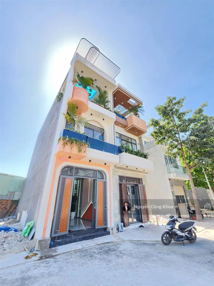 Bán nhà đúc 3 tấm, hoàn công, 4 phòng ngủ, kdc gần giáo xứ bà trà 500m, p.bình chuẩn, tp.thuận an