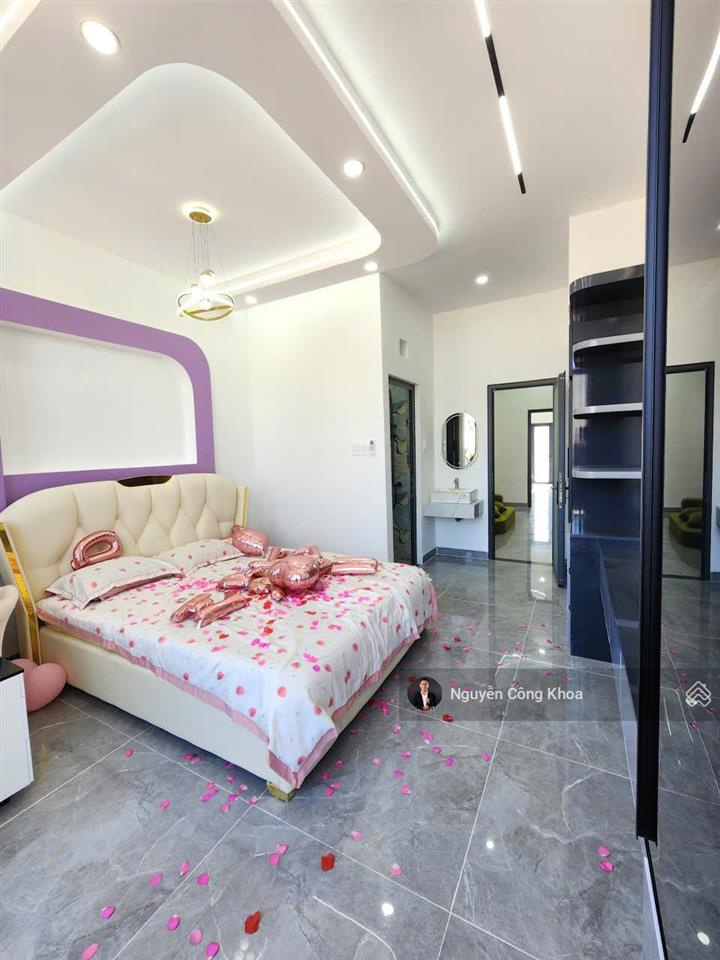 Bán nhà đúc 3 tấm, hoàn công, 4 phòng ngủ, kdc gần giáo xứ bà trà 500m, p.bình chuẩn, tp.thuận an