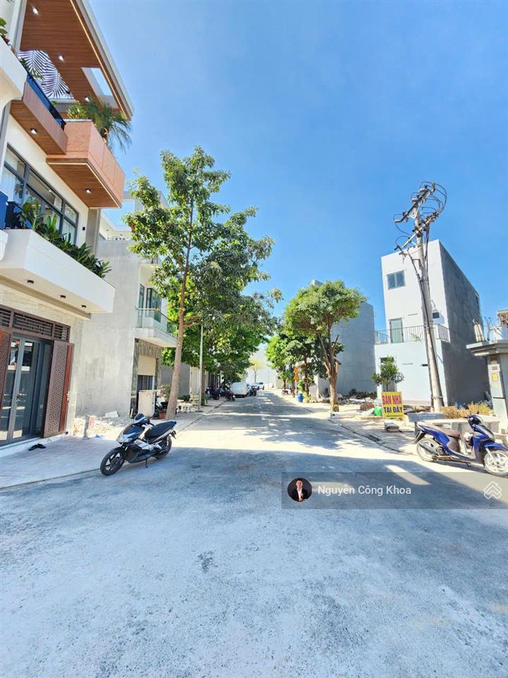 Bán nhà đúc 3 tấm, hoàn công, 4 phòng ngủ, kdc gần giáo xứ bà trà 500m, p.bình chuẩn, tp.thuận an